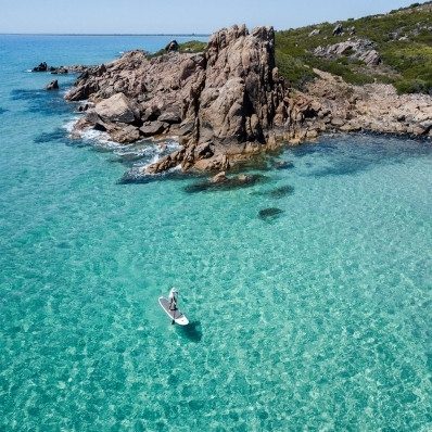 Image by: Elise Taylor Down South destination wedding: sup Castle rock